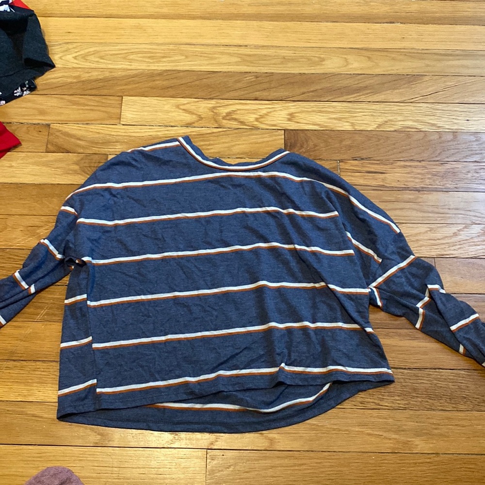 Long sleeve cropped top size L